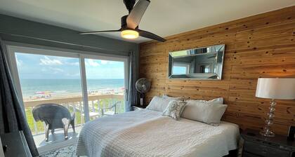 BEACH / OCEAN FRONT - 2 KING BEDROOM CONDO WITH BIG YARD THATS TOTALLY BEACHIN!!