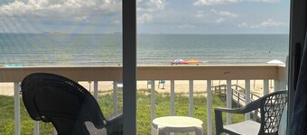 BEACH / OCEAN FRONT - 2 KING BEDROOM CONDO WITH BIG YARD THATS TOTALLY BEACHIN!!