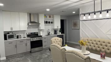 Micro-ondes, four, plaque de cuisson, lave-vaisselle