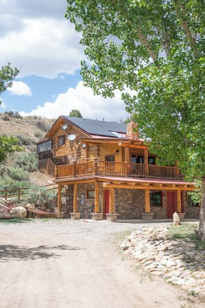 Exterior - Silver River Ranch Family Event Cozy Cabin (Hesperus)