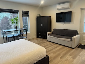 Superior Room, Patio, River View | Desk, free WiFi, bed sheets