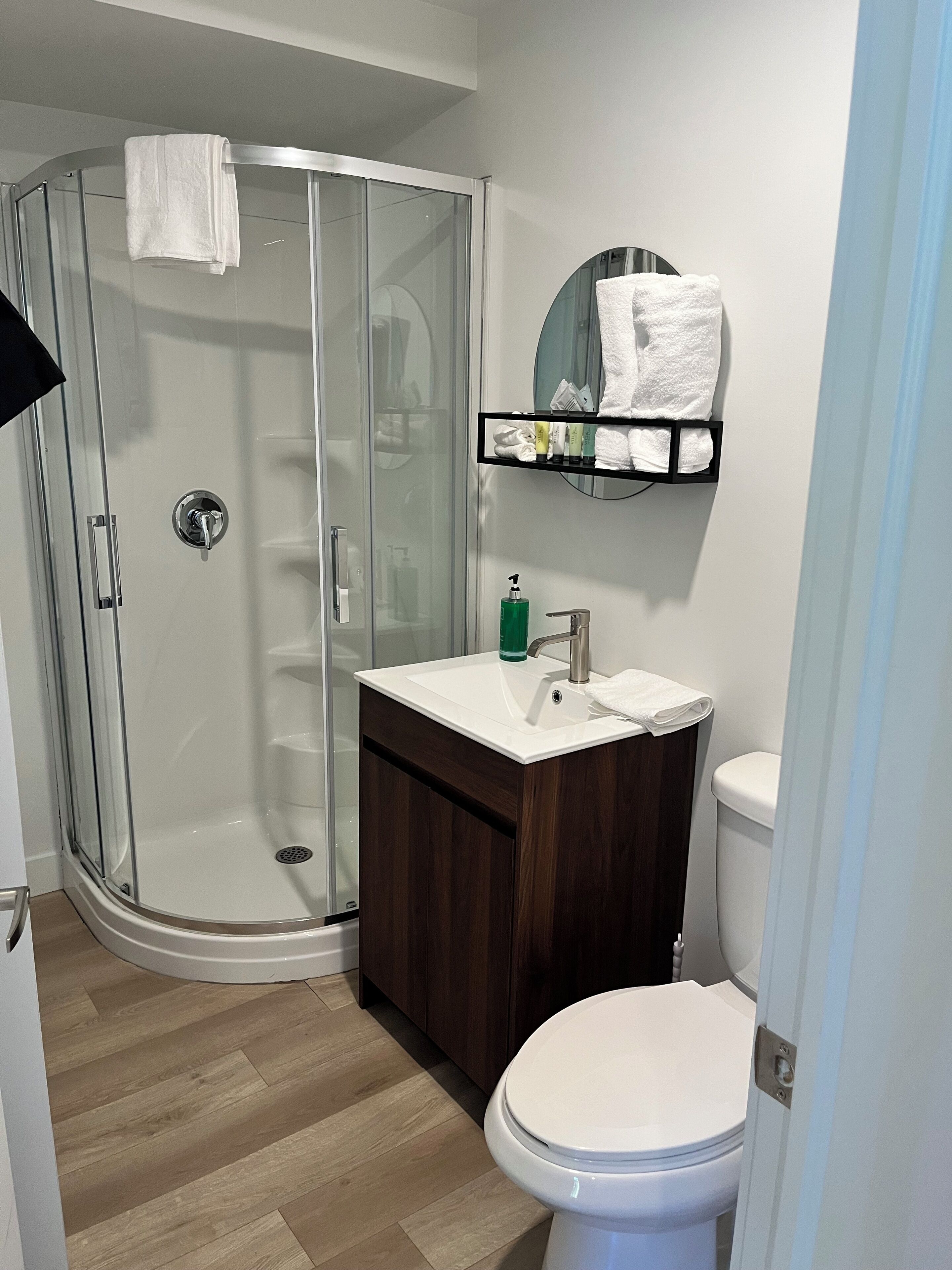 Classic Room | Bathroom | Shower, hair dryer, towels, soap