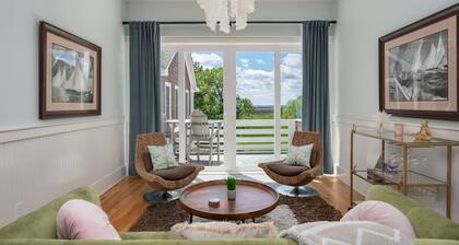 OBX Rays: Stunning Soundfront Home, Private Heated Pool, Hot Tub, Community Amenities