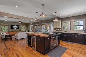 Interior - OBX Rays: Stunning Soundfront Home, Private Heated Pool, Hot Tub, Community Amenities (Corolla)
