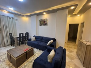 Living area - Spacious 2-Bedroom Apartment (Hurghada)