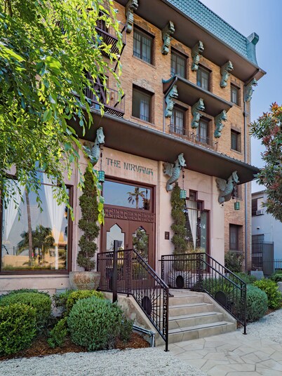  The Nirvana Apartment Hotel