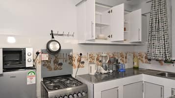 Superior Suite, 2 Bedrooms | Private kitchen