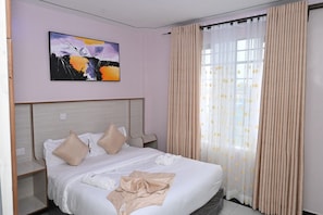 Deluxe Suite, 2 Bedrooms | In-room dining - Smartstay Mungai Heights (Naivasha)