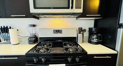 DREAM HOLLYWOOD APARTMENT WITH FREE PARKING