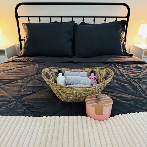 DREAM HOLLYWOOD APARTMENT WITH FREE PARKING