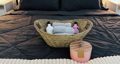 DREAM HOLLYWOOD APARTMENT WITH FREE PARKING