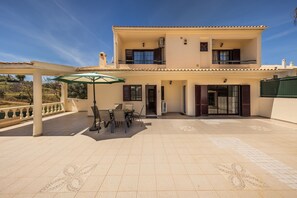 Outdoor dining - Villa Krishan Albufeira - Private Pool (Albufeira)