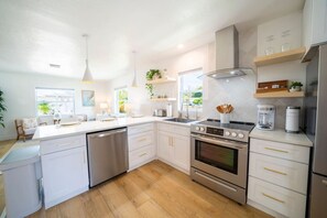 Fridge, microwave, oven, stovetop - The Sabal Palm | Relaxed Retreat Near Bonita Beach (Bonita Springs)