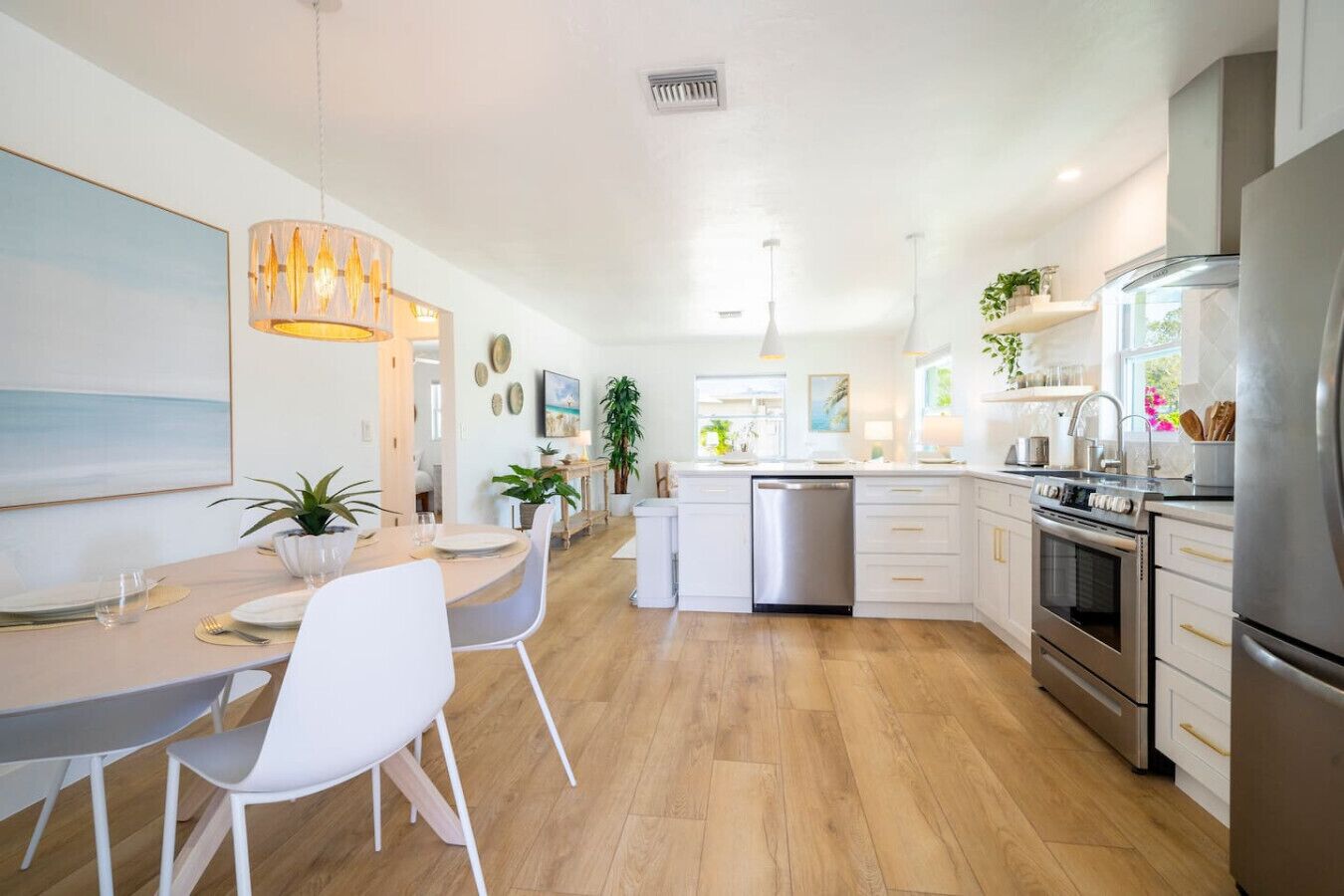 Køleskab, mikrobølgeovn, ovn, kogeplade