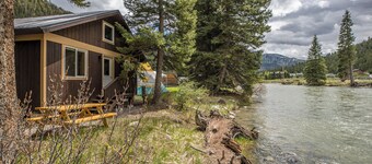 Brand new cabin on Gallatin River w/ access to fly fishing
