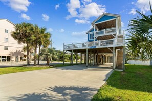 A two-story building with a covered walkway, palm trees, and a clear blue sky. - "Paws. . . and RELAX!" A PF getaway in the clouds! (Carolina Beach)