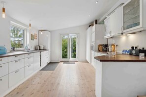 Réfrigérateur, four, lave-vaisselle