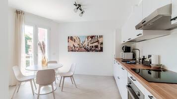 Kühlschrank, Mikrowelle, Ofen, Geschirrspüler