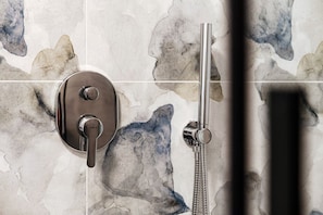 Dusche, Haartrockner, Bidet