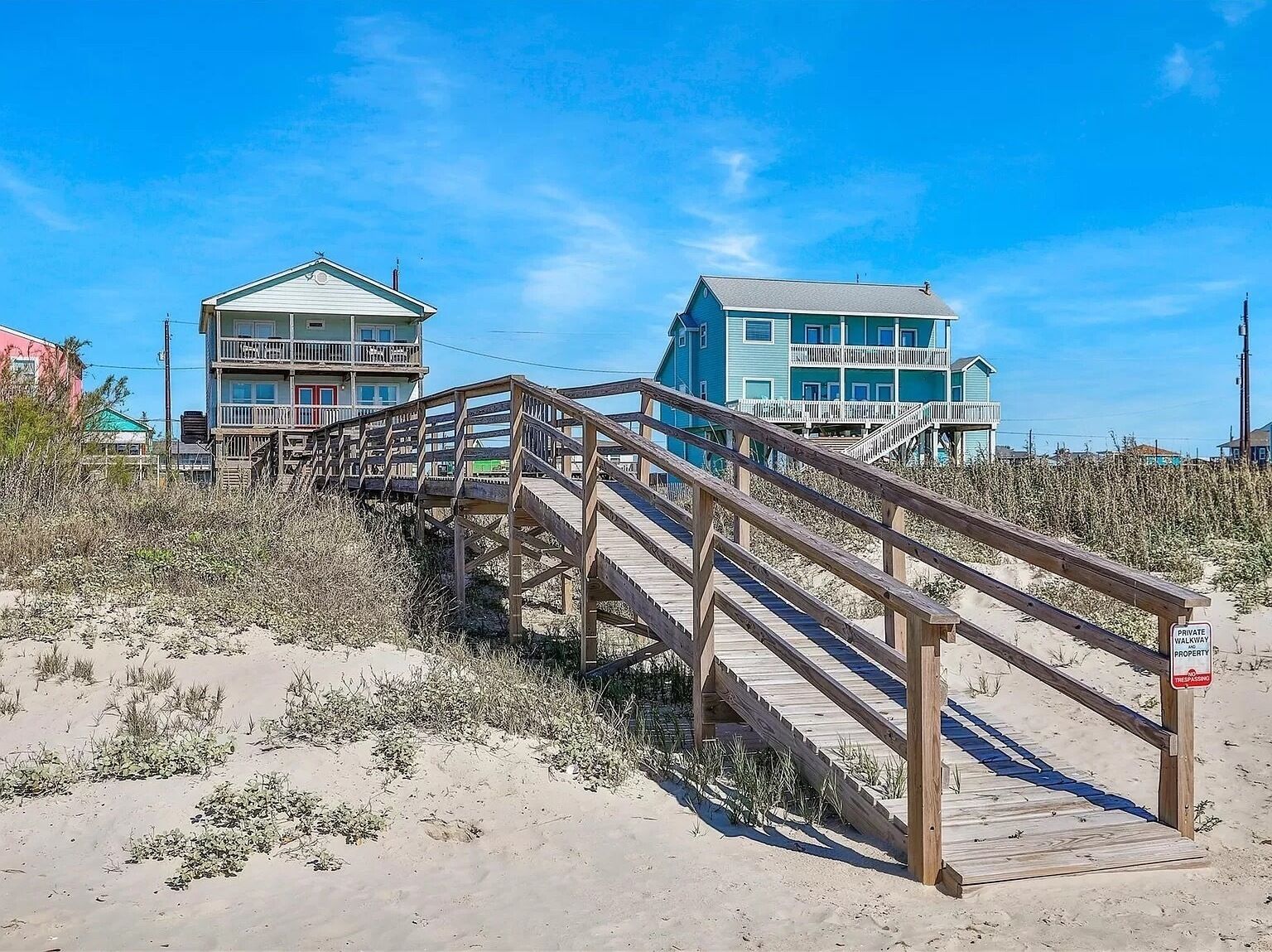 Surfside SeaEsta - BEACHFRONT house with PRIVATE walkway and FOUR decks 