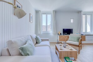 TV, books - Appartement Alegria - Welkeys (Bandol)