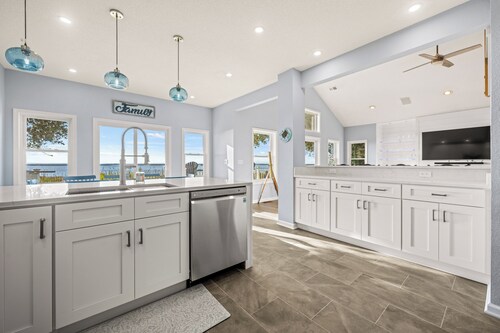 Audubon Oasis: Soundfront Home, Dog-friendly, New to Rental Program