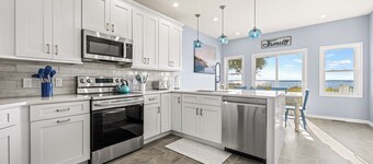 Audubon Oasis: Soundfront Home, Dog-friendly, New to Rental Program