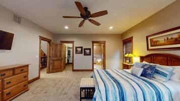 7 bedrooms, iron/ironing board, free WiFi, bed sheets