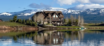 WOY* 6Br, 5Ba, Sleeps 14, Waterfront, Private Boat Dock, Wifi