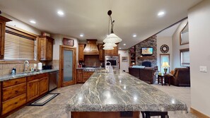 Refrigerador, microondas, horno, lavavajillas