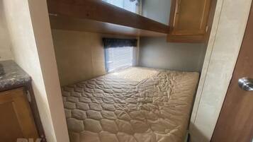 1 quarto, Wi-Fi de cortesia, roupa de cama