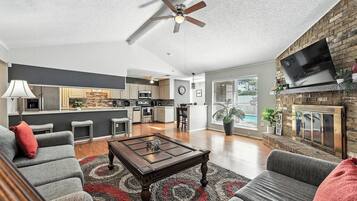 Smart TV, chimenea, monitor de computadora