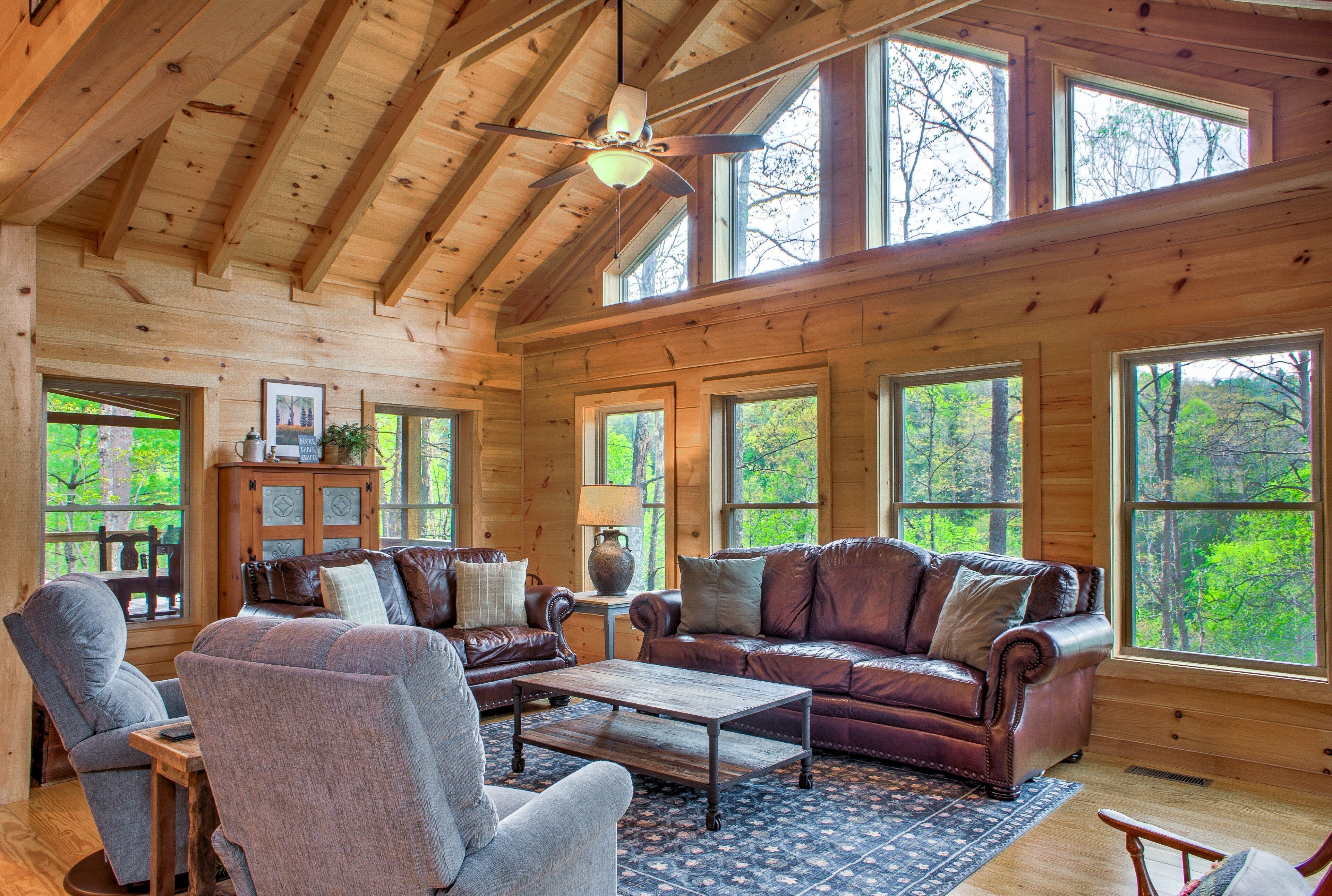 تلفزيون، مدفأة، كرة قدم الطاولة، تنس طاولة