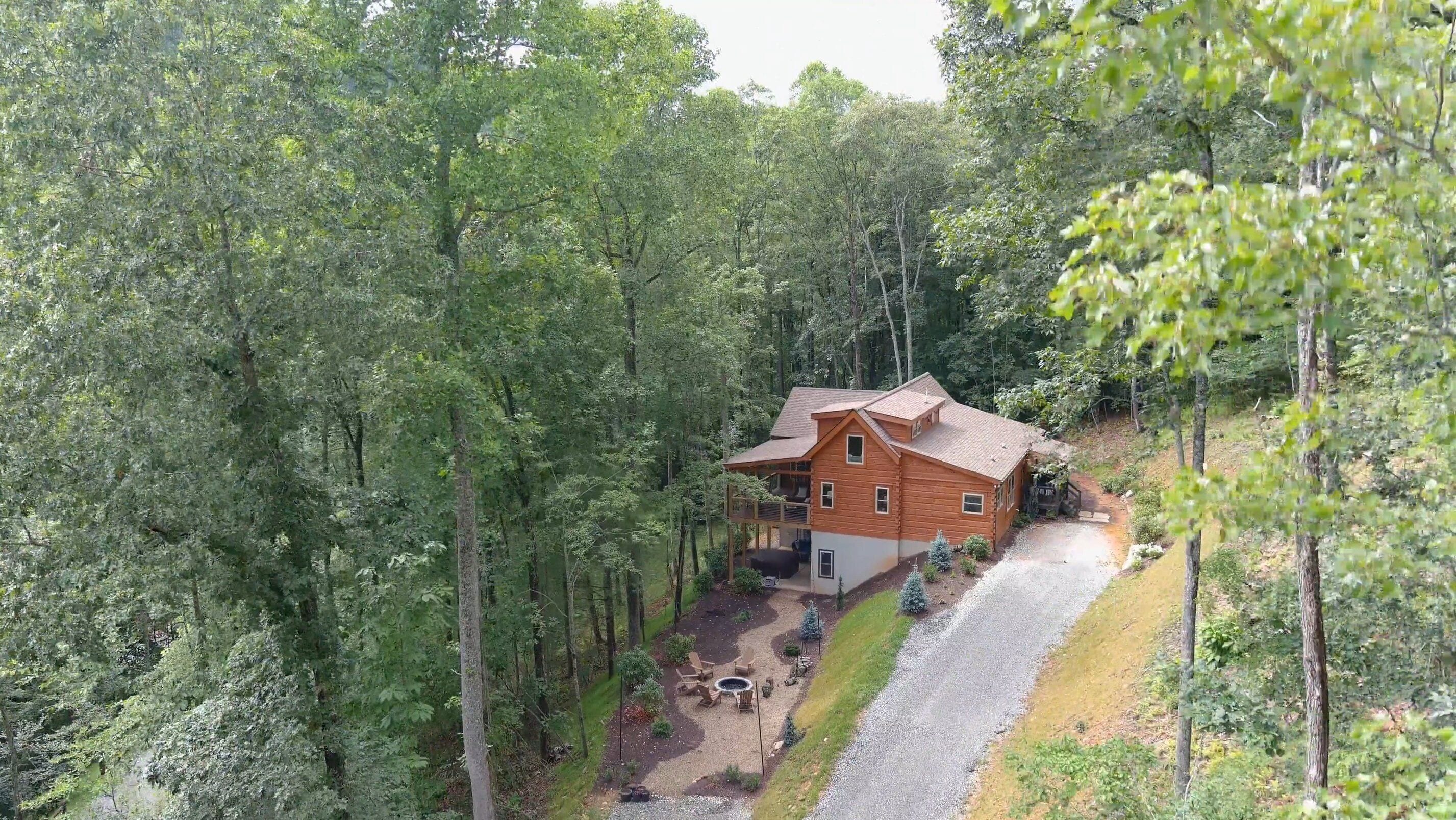 Hemlock Creek Cabin spacious family cabin with game room, hot tub, fire pit and trails