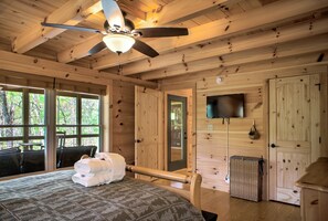 3 soverom, strykejern/-brett, wi-fi og sengetøy