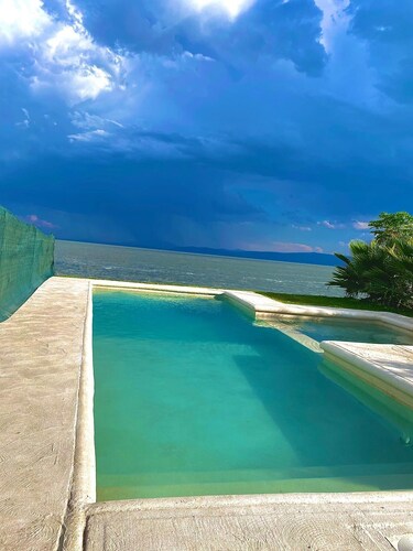 Casita Las Flores.  Una cabaña agradable junto al lago de Chapala