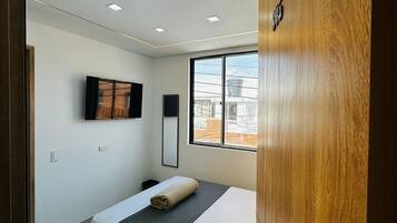 Standard Room | Desk, laptop workspace, free WiFi