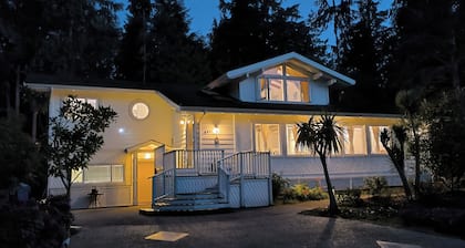White House Tofino-Downtown Villa
