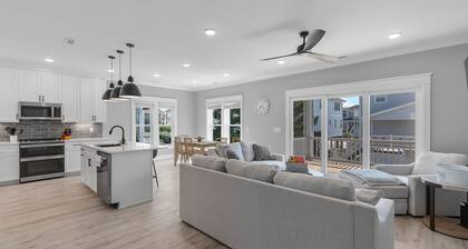 "Morty by the Sea" is a 3 Bedroom, 2 Bathroom Home with PRIVATE POOL