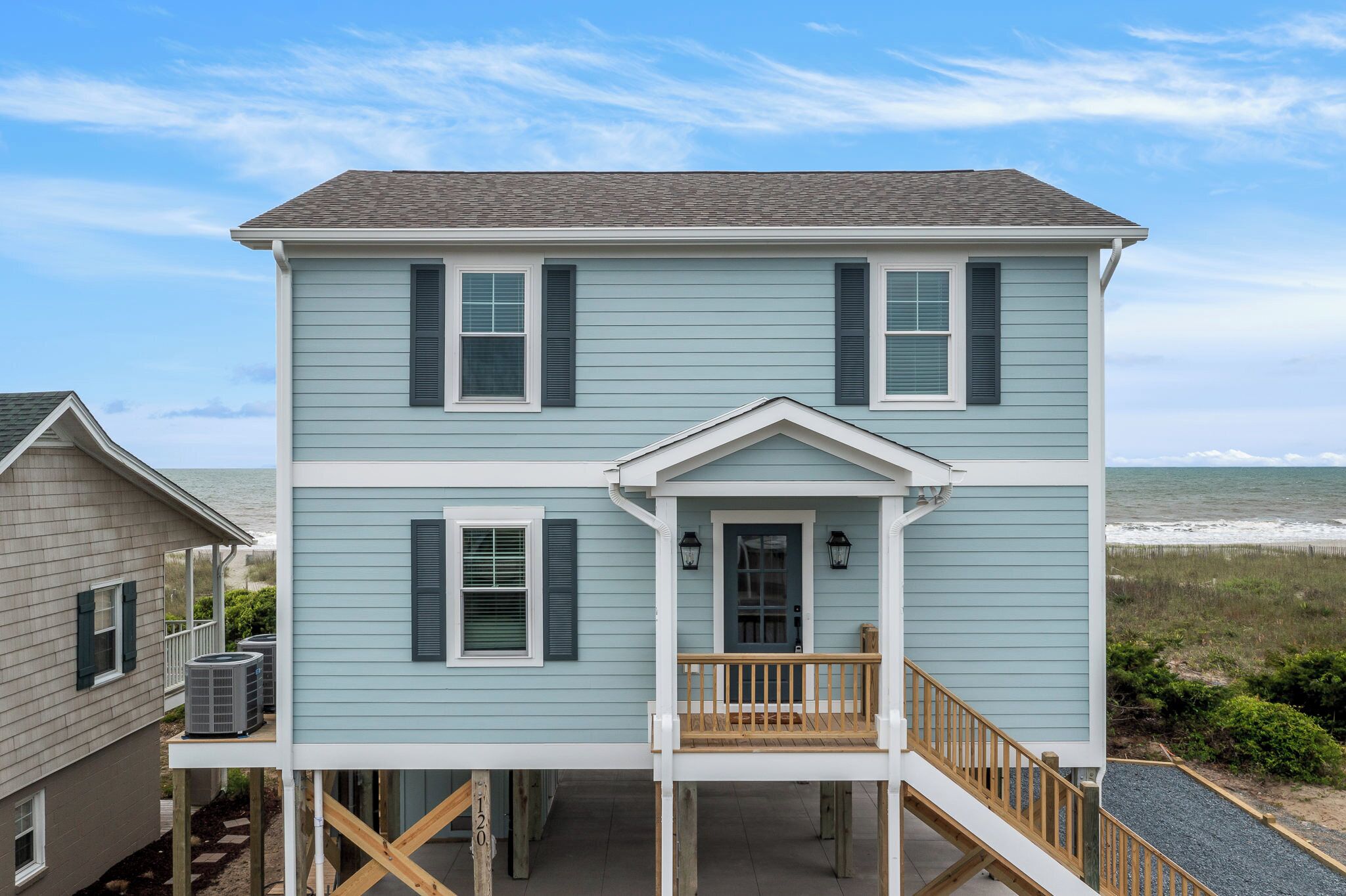 "The Hook Up" Oceanfront 4 Bedroom, 3 Bathroom