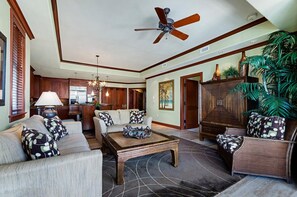 Smart TV, books - 🏖️A-Bay Access Kolea Condo | Lanai + Concierge (Waikoloa)