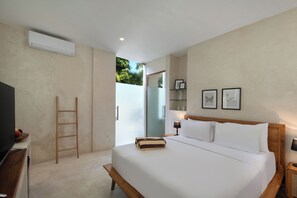 7 bedrooms, iron/ironing board, travel cot, free WiFi - Huge Villa/ 7 BEDR Pool Villa/ Near Beach & Clubs (Kecamatan Kuta Utara)
