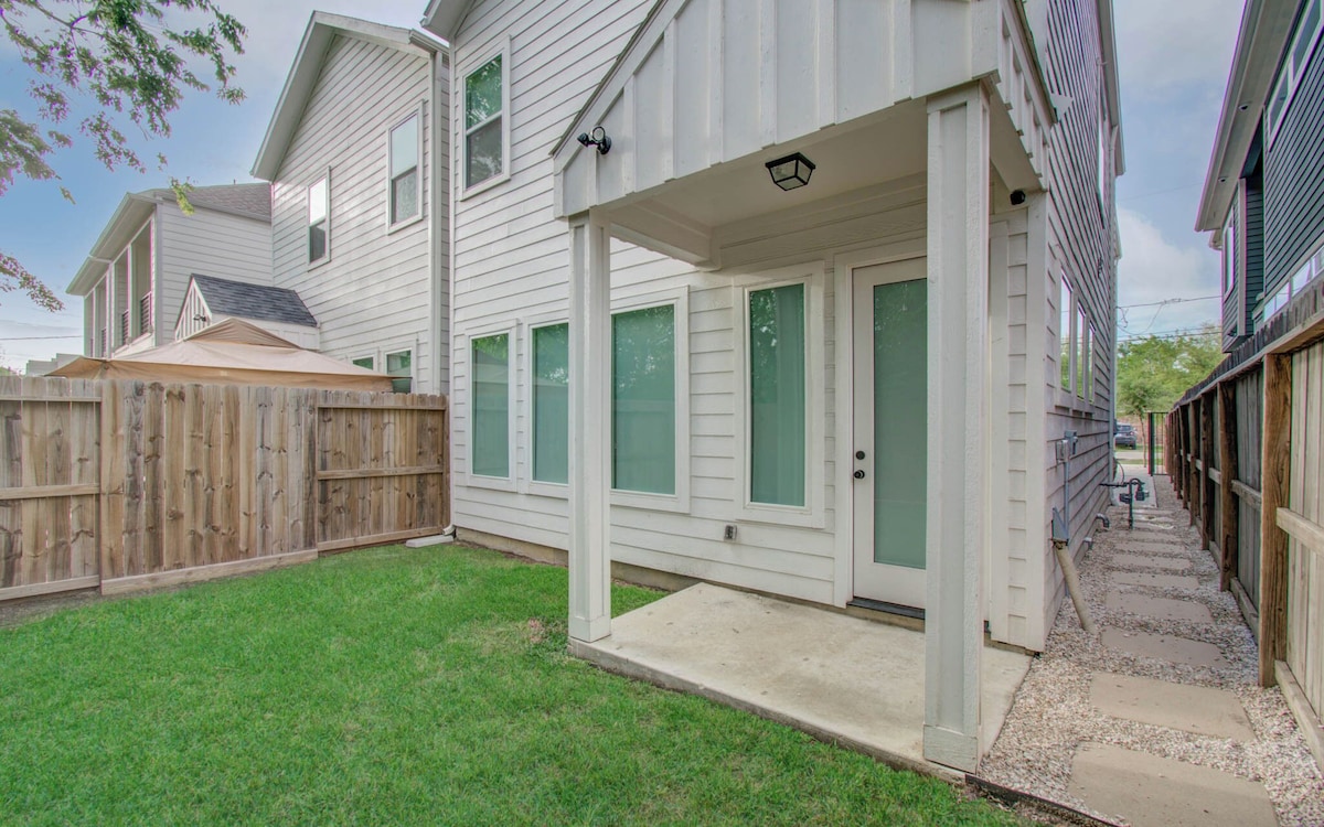 Photo 42 of Cozy Houston Home Near DT, Med Center, Restaurants, Sporting Venues
