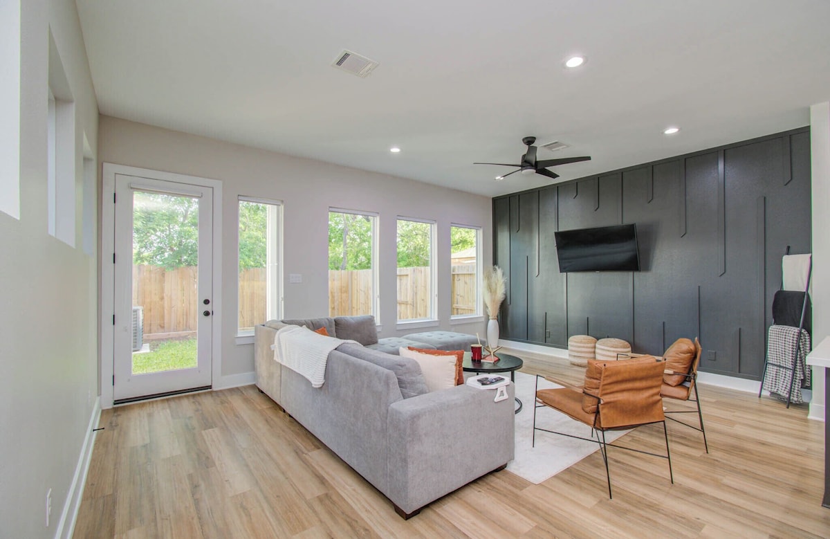 Photo 15 of Cozy Houston Home Near DT, Med Center, Restaurants, Sporting Venues