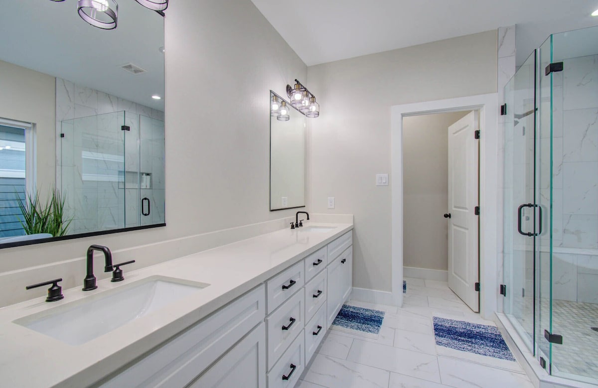 Photo 32 of Cozy Houston Home Near DT, Med Center, Restaurants, Sporting Venues