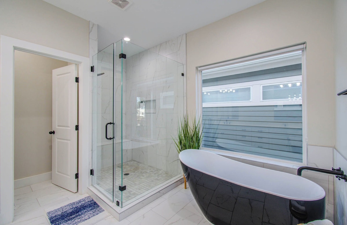 Photo 34 of Cozy Houston Home Near DT, Med Center, Restaurants, Sporting Venues