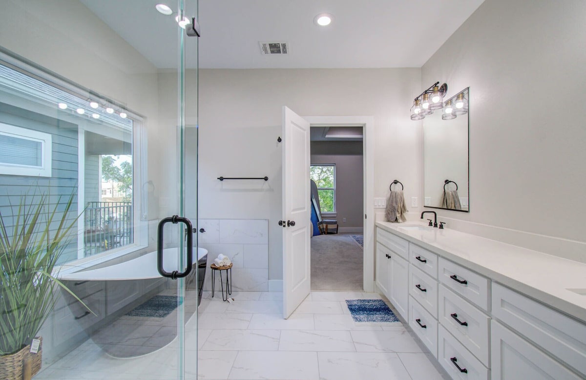 Photo 36 of Cozy Houston Home Near DT, Med Center, Restaurants, Sporting Venues