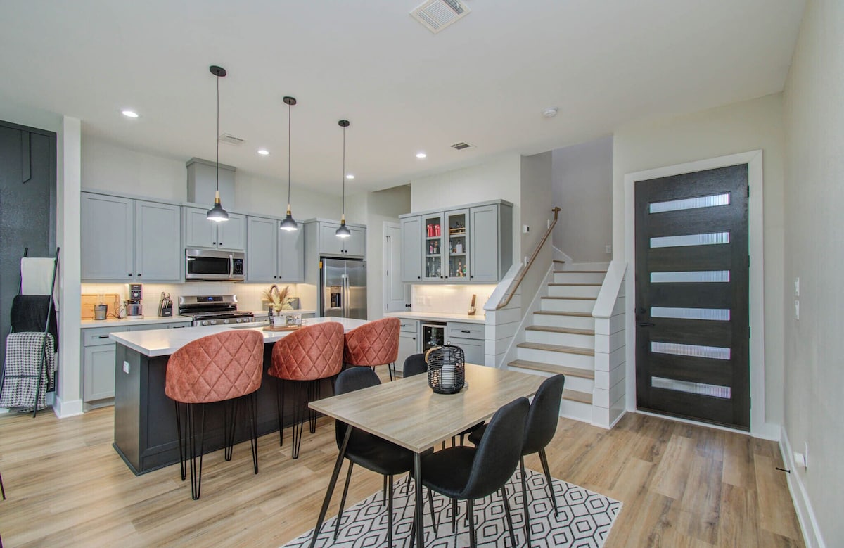 Photo 14 of Cozy Houston Home Near DT, Med Center, Restaurants, Sporting Venues