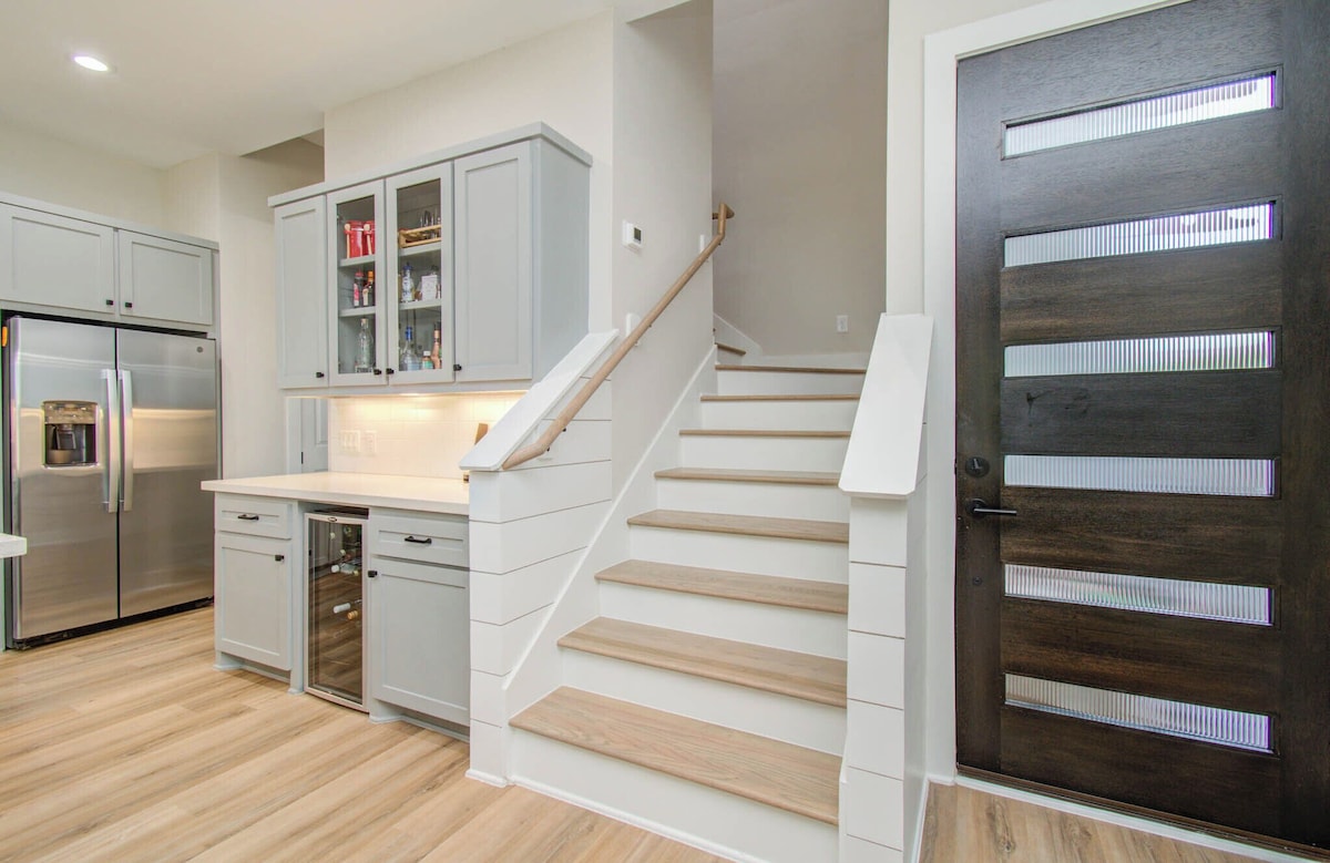 Photo 21 of Cozy Houston Home Near DT, Med Center, Restaurants, Sporting Venues