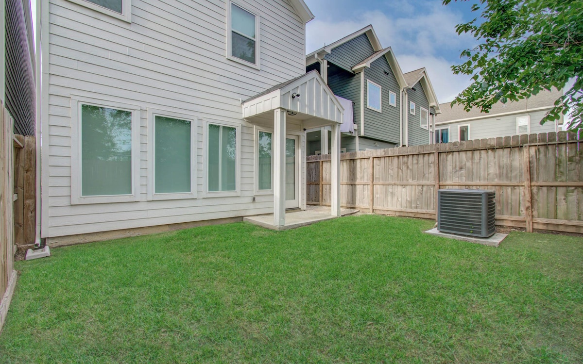 Photo 40 of Cozy Houston Home Near DT, Med Center, Restaurants, Sporting Venues
